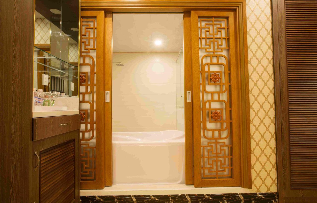 Anh Nguyet Hotel Ca Mau Экстерьер фото