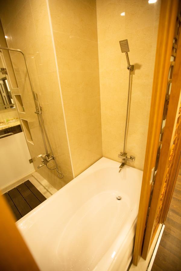Anh Nguyet Hotel Ca Mau Экстерьер фото