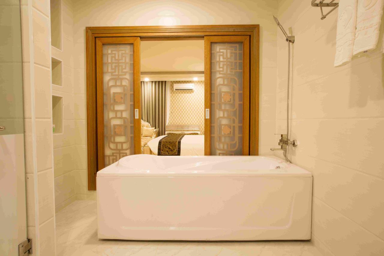 Anh Nguyet Hotel Ca Mau Экстерьер фото